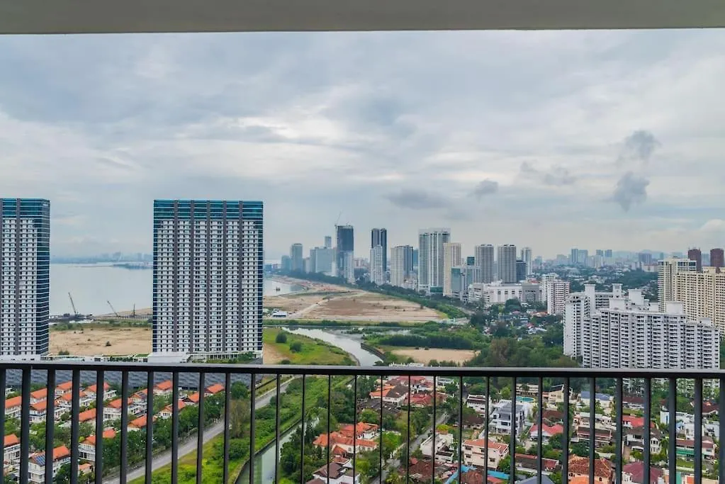 Deluxe Seaview Suite Twin Bed By The Only Bnb Tanjung Tokong Apartment